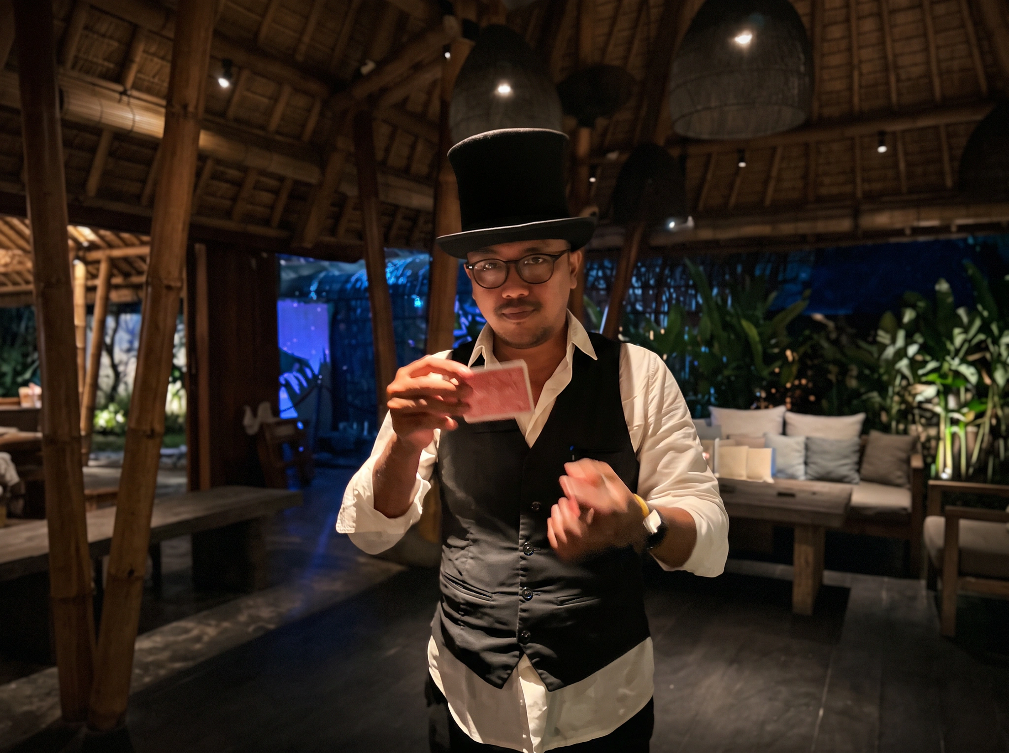 Bali magician Wix Ambara performing a magic show for dinner guests at Sardine Seminyak